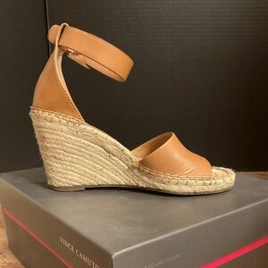 Worn once - Vince Camuto Leera wedge sandal sz 7m